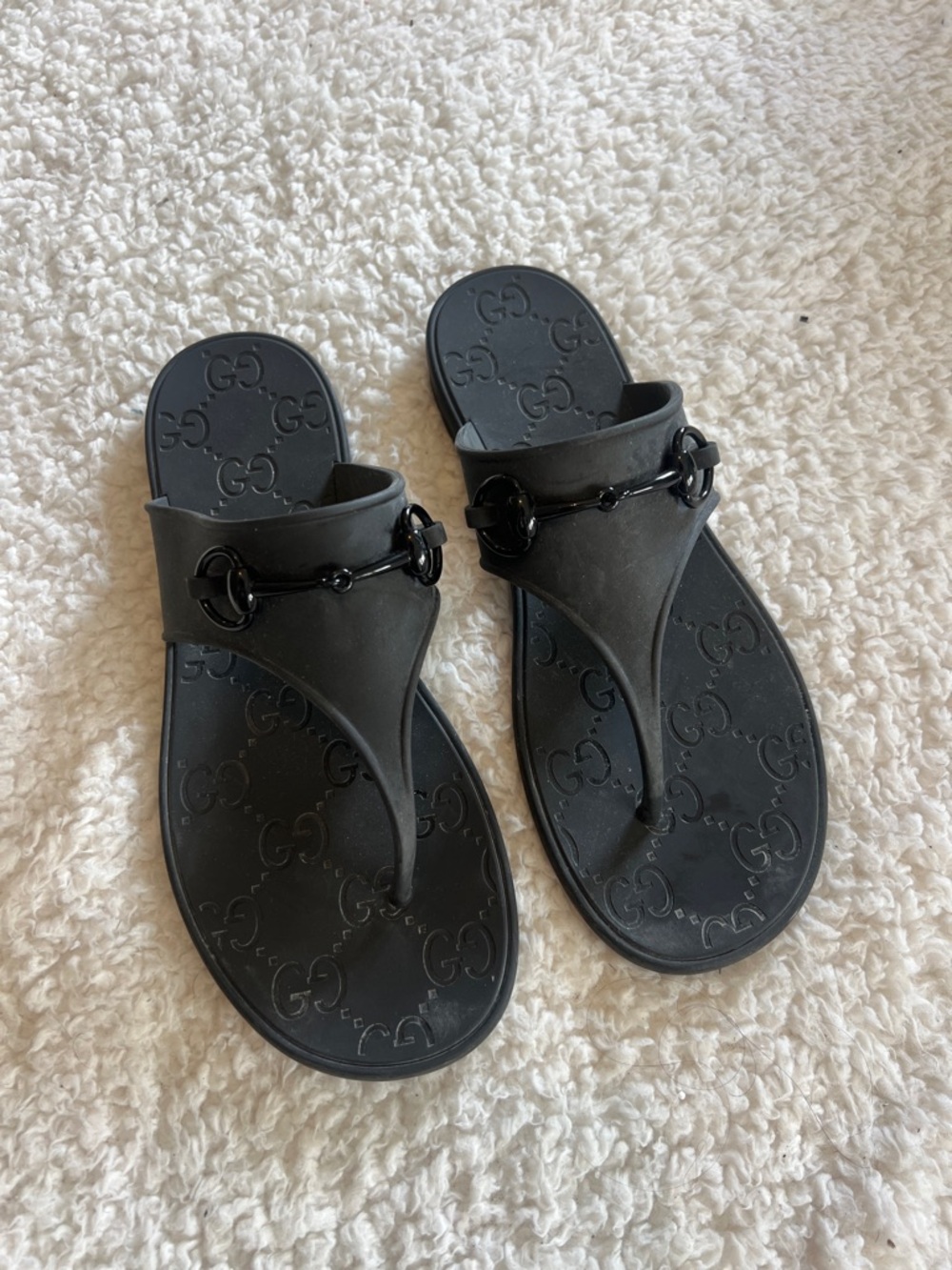 Gucci Black Rubber GG Thong Sandals with Horsebit Detail